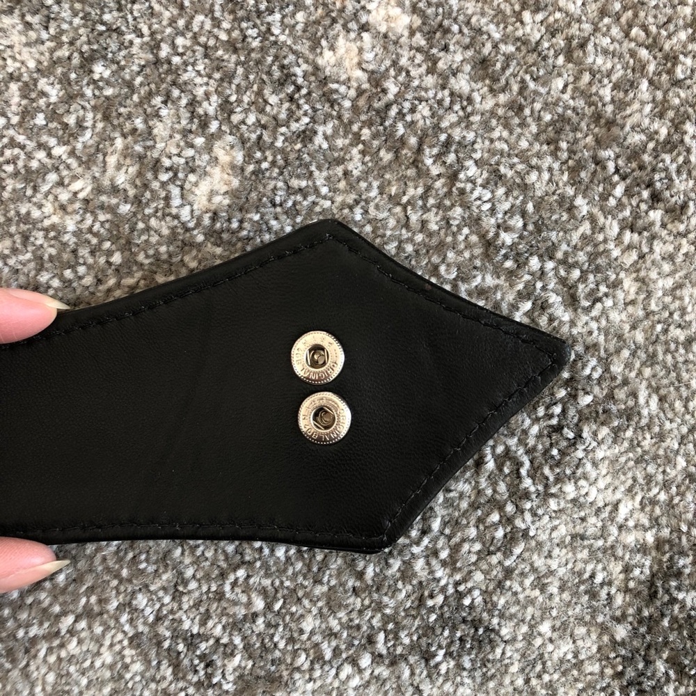 Handmade Arrowhead Lambs Leather Black Belt - Picture 3 of 8